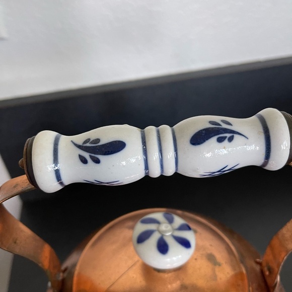 Copper petal with ceramic handle. - Picture 3 of 3